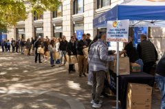 <b>记者手记丨美“停摆”破记载 食物布施点人更多</b>